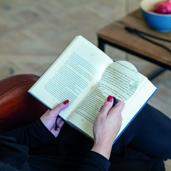 Leuchttrum Shoulder magnifier HANDS FREE with 2x and 4x magnification